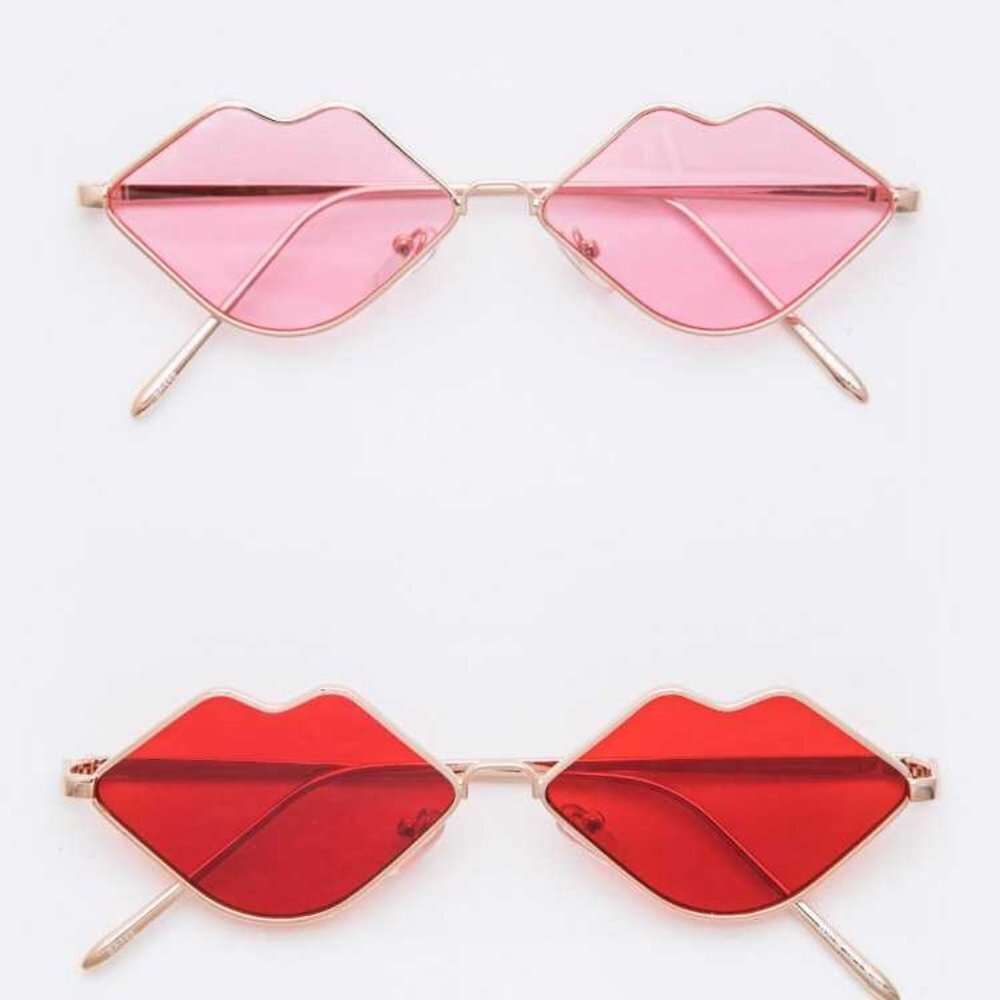 PINK ICONIC LIPS UV 400 PROCTECTION SUNGLASSES